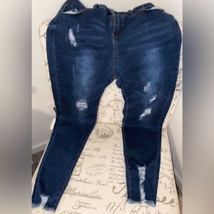 Bamboo Distressed and rip capri jeans